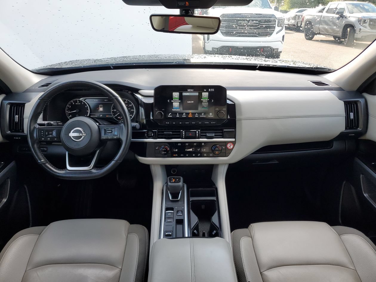 Used 2025 Nissan Pathfinder SL FWD image 11