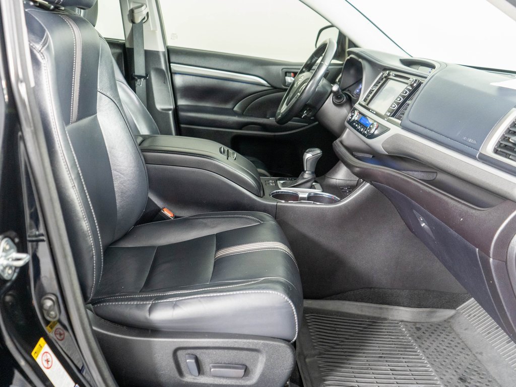 Used 2018 Toyota Highlander SE image 8