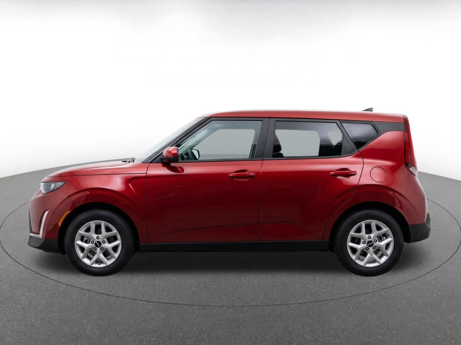 Used 2025 Kia Soul LX w/ LX Technology Package FWD image 4