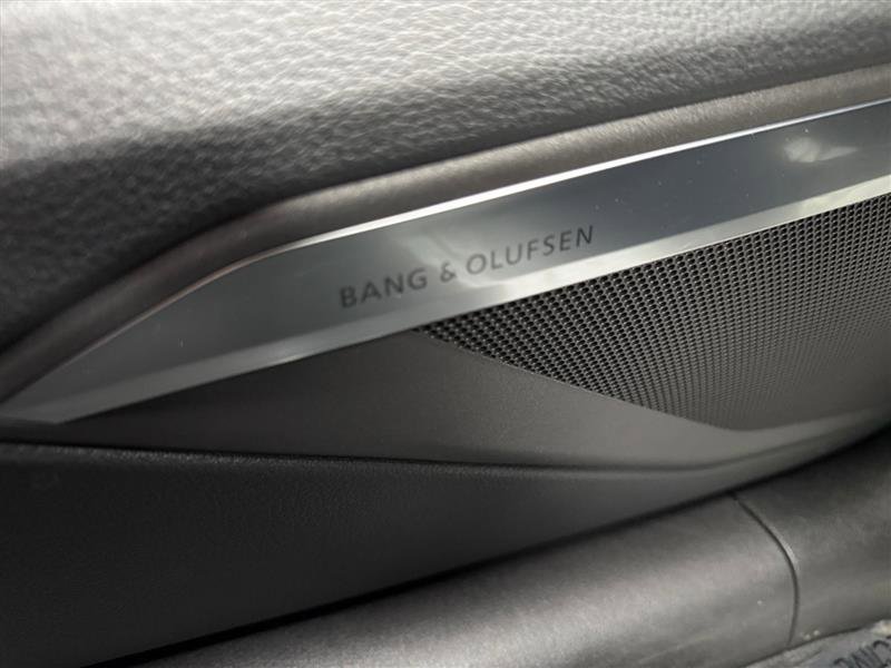 Used 2024 Audi Q8 e-tron Premium Plus image 31