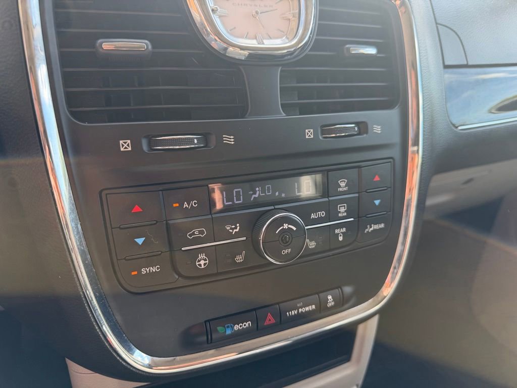 Used 2016 Chrysler Town & Country Touring w/ Driver Convenience Group FWD image 25