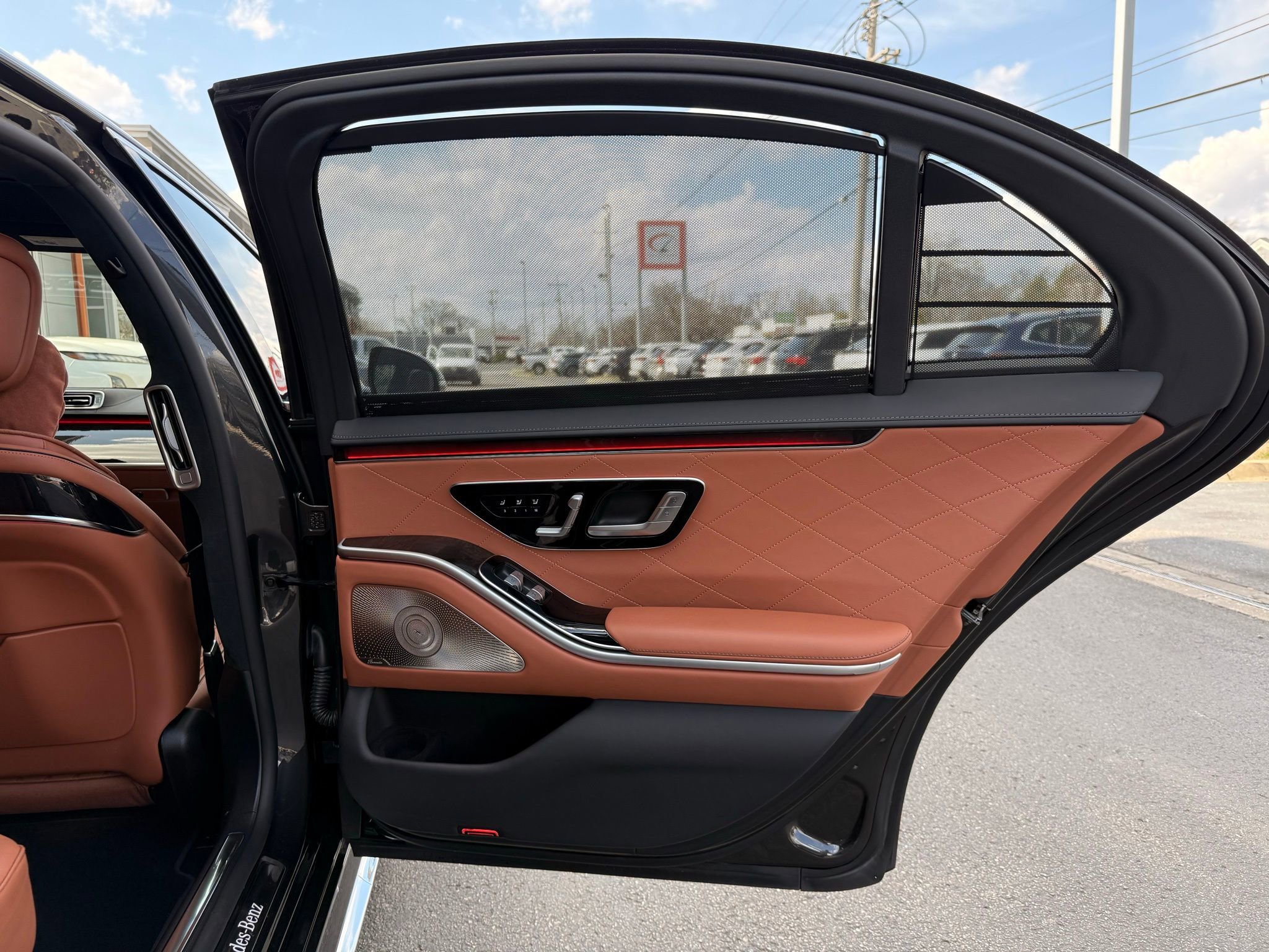 Used 2022 Mercedes-Benz S 580 4MATIC Sedan w/ AMG Line Package image 29