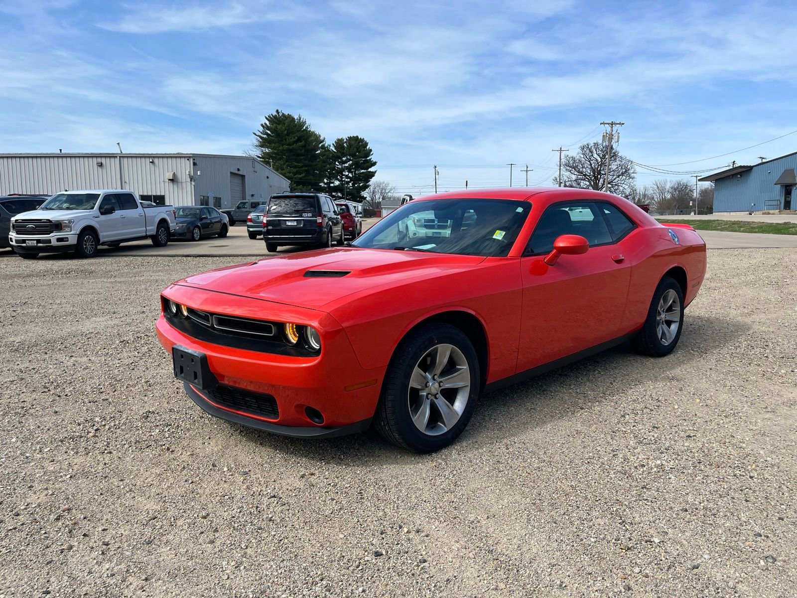 Used 2019 Dodge Challenger SXT image 2