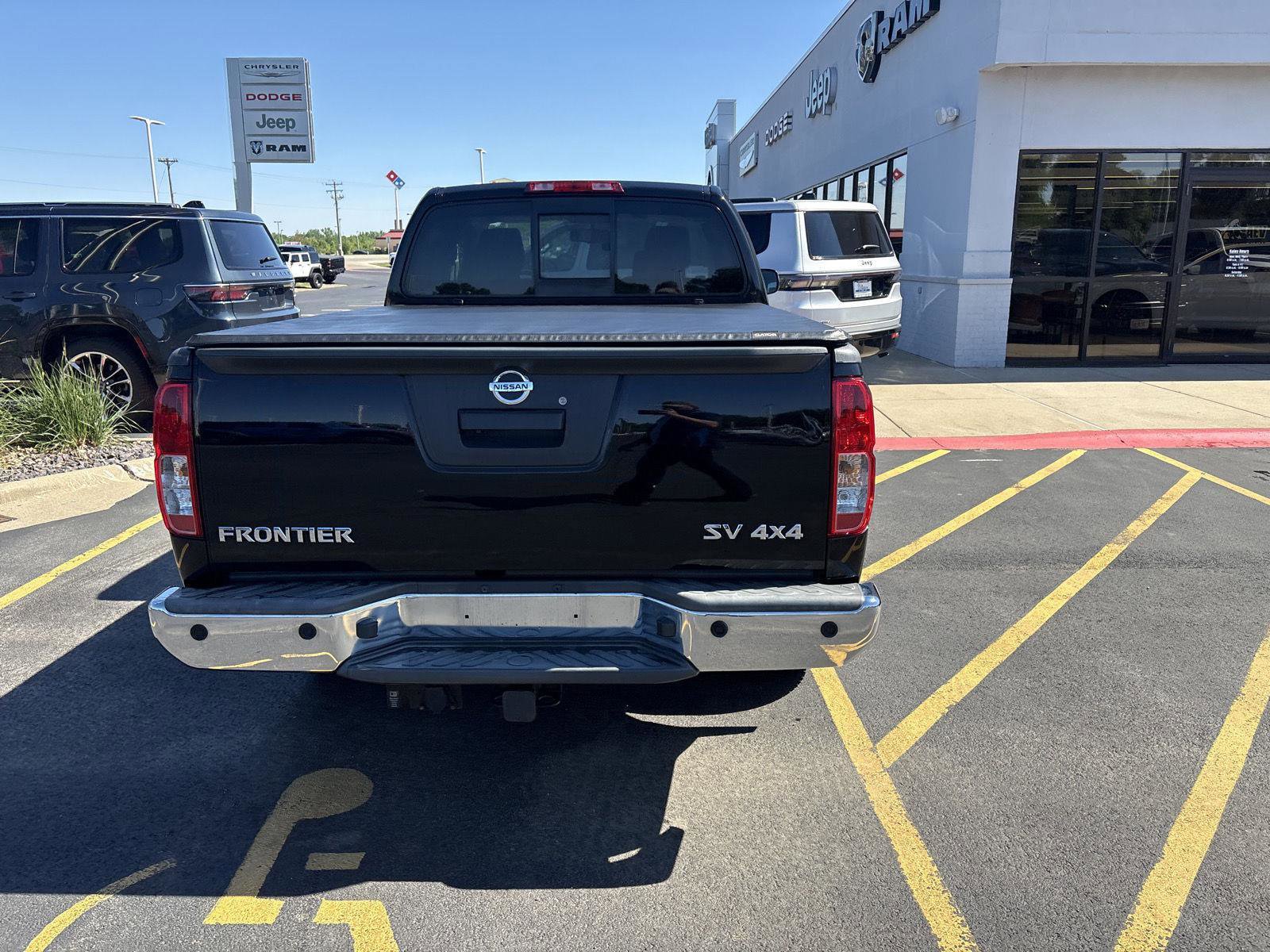 Used 2016 Nissan Frontier SV w/ SV Value Truck Package AWD/4WD image 7