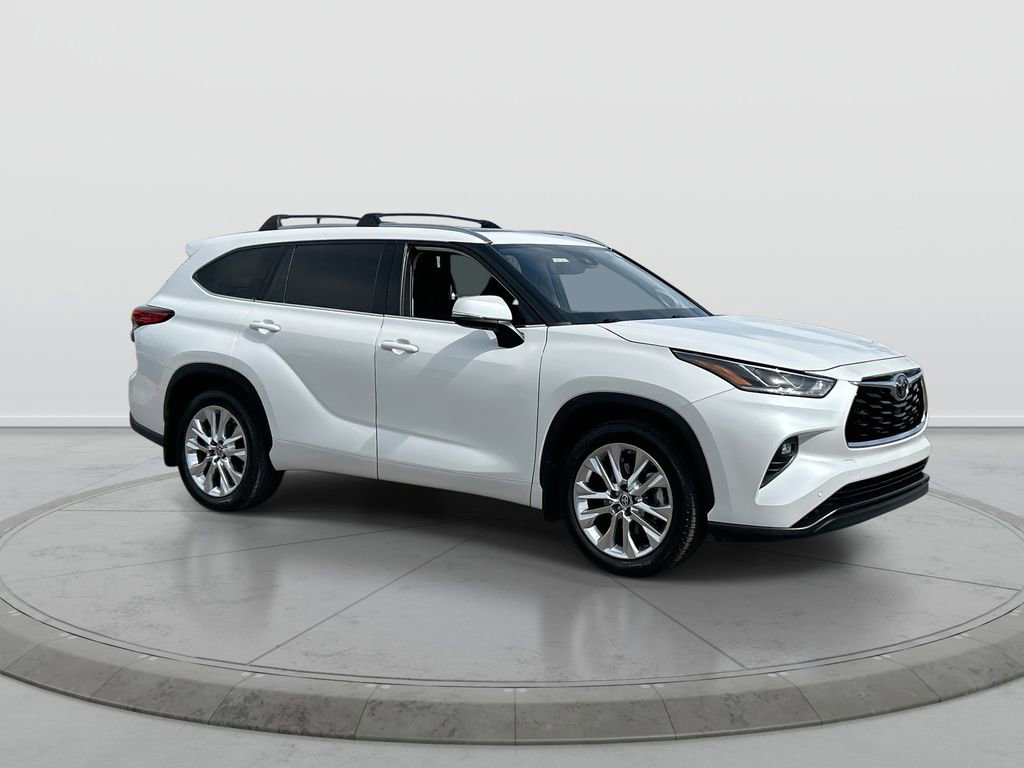 Used 2023 Toyota Highlander Limited AWD/4WD image 2
