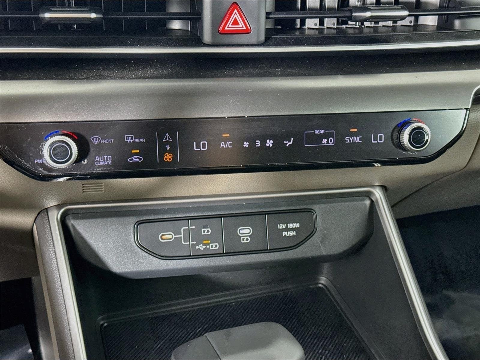 Certified 2025 Kia Carnival FWD image 17