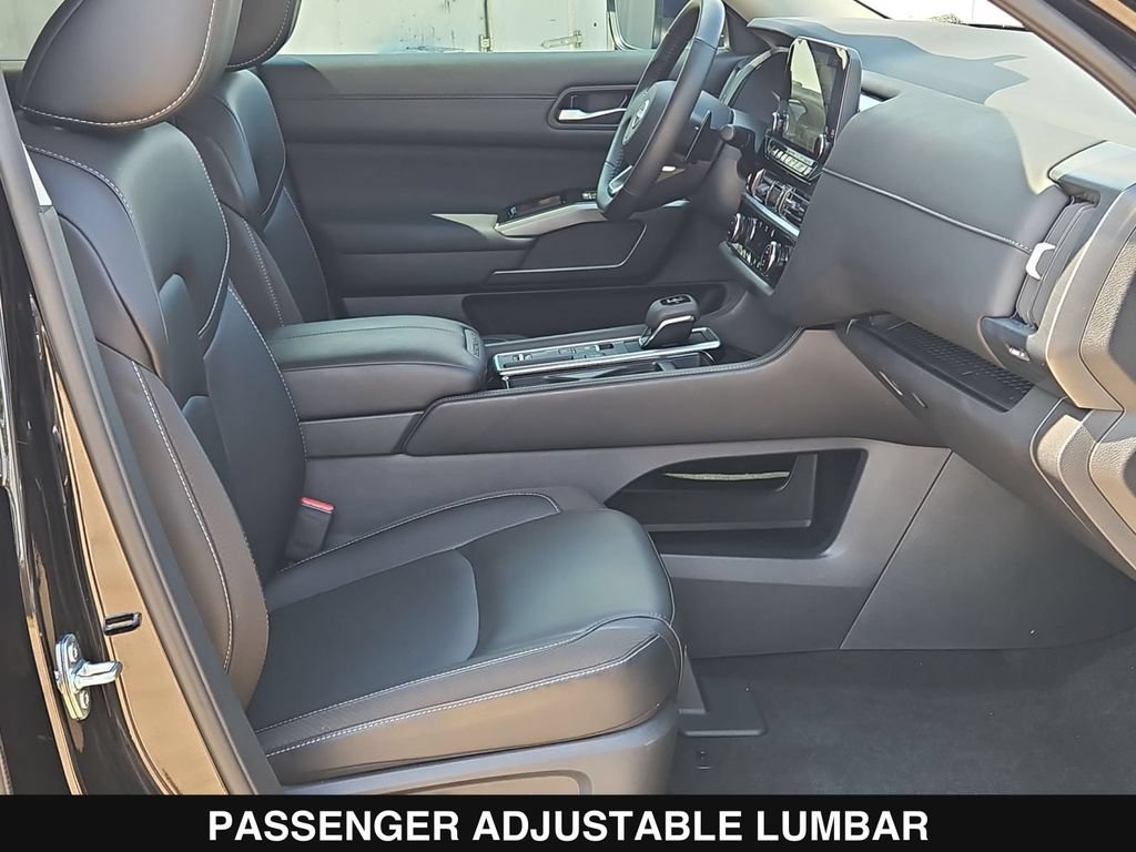 Used 2025 Nissan Pathfinder SL FWD image 29
