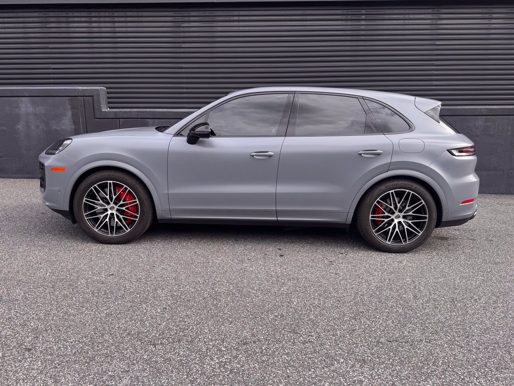 Certified 2025 Porsche Cayenne Turbo AWD/4WD image 7