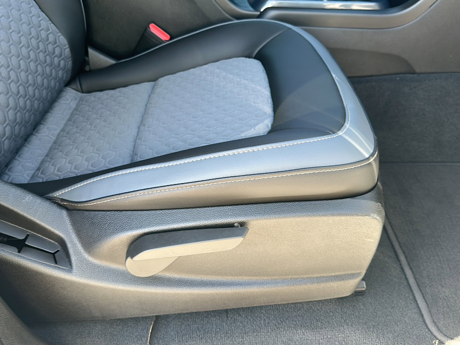 Used 2022 Chevrolet Colorado Z71 w/ Safety Package image 25