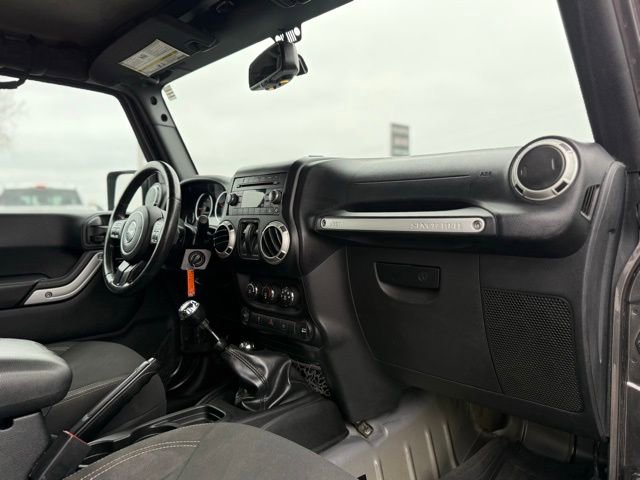 Used 2016 Jeep Wrangler Sahara w/ Connectivity Group AWD/4WD image 14