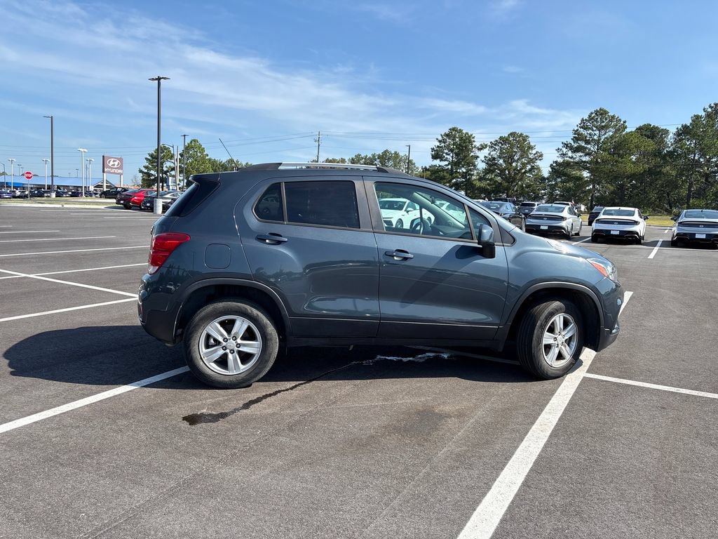 Used 2022 Chevrolet Trax LT w/ LT Convenience Package AWD/4WD image 30