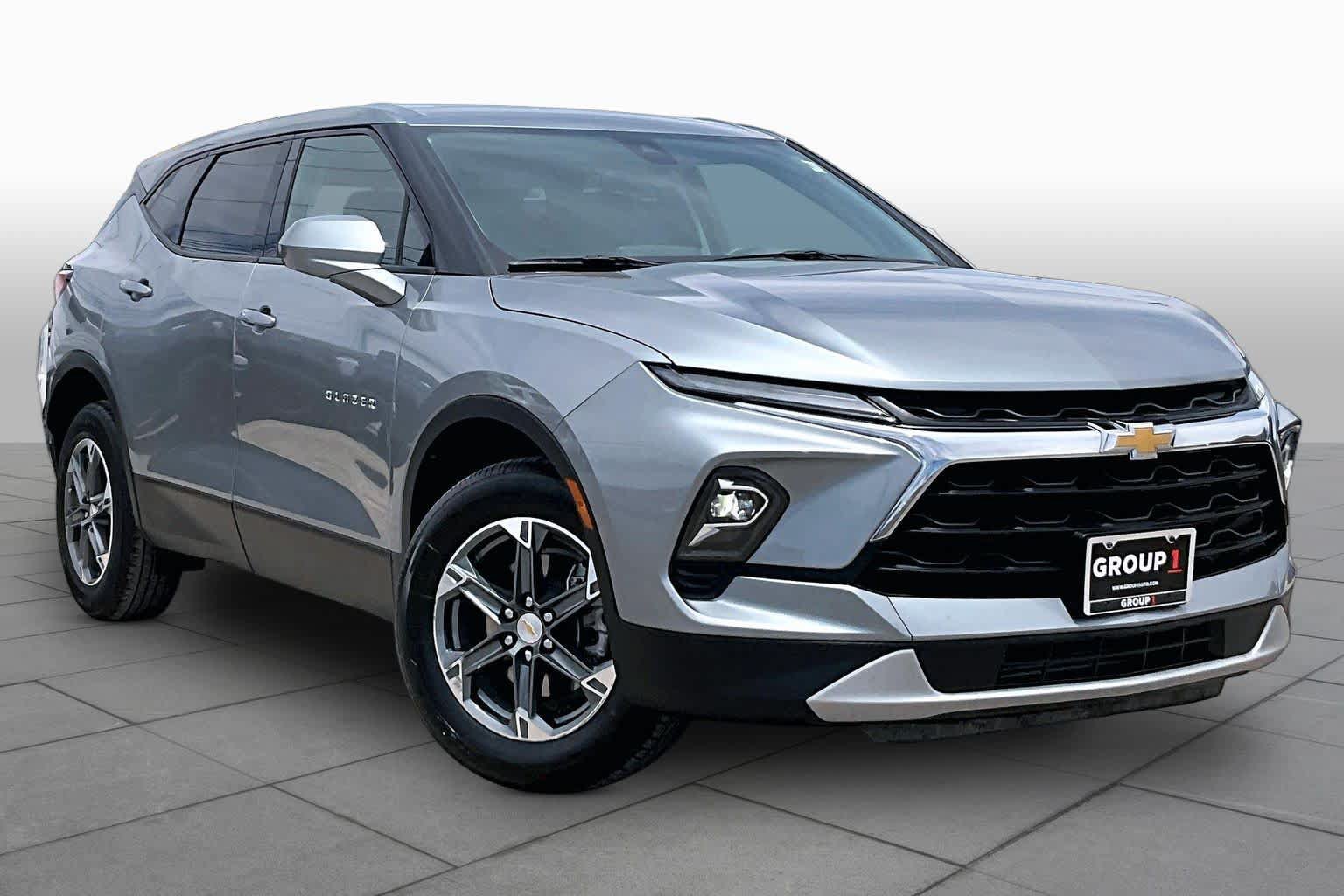 Used 2025 Chevrolet Blazer LT FWD image 3