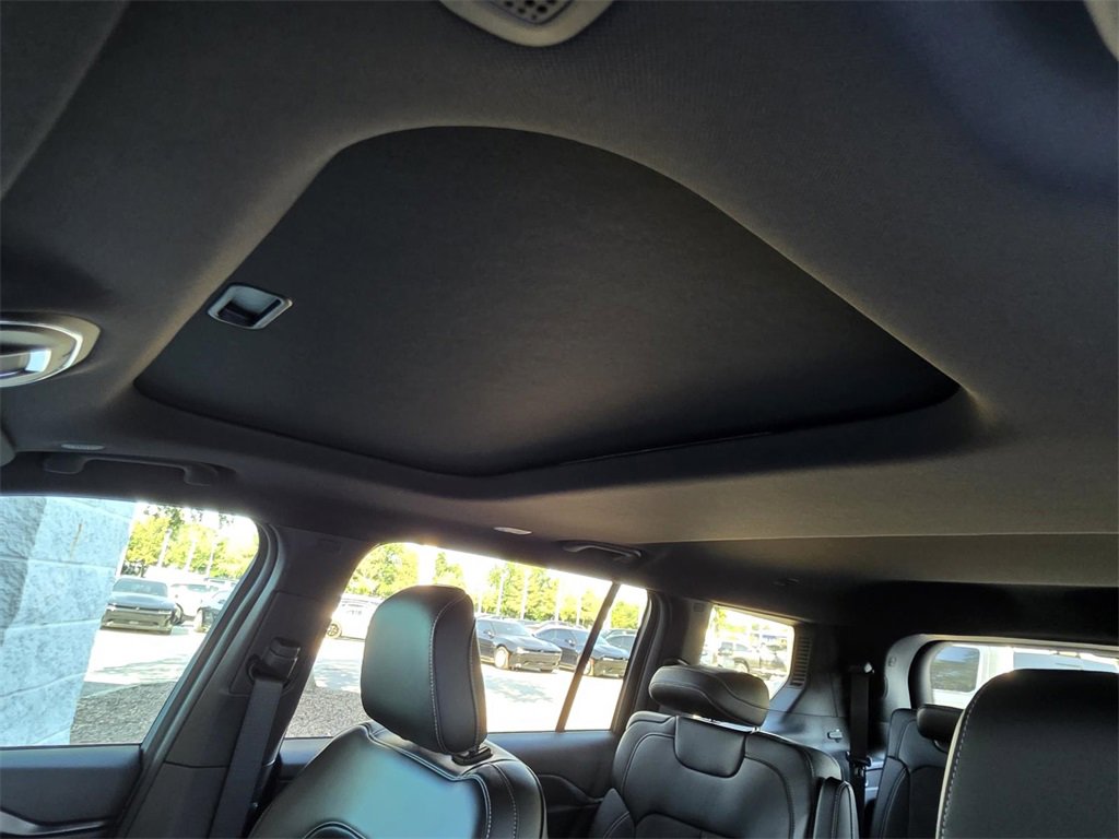 New 2025 Jeep Grand Cherokee L Altitude image 7