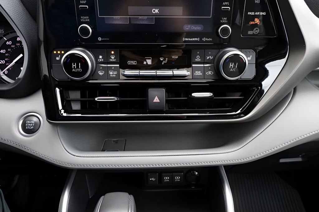 Used 2021 Toyota Highlander XLE image 41