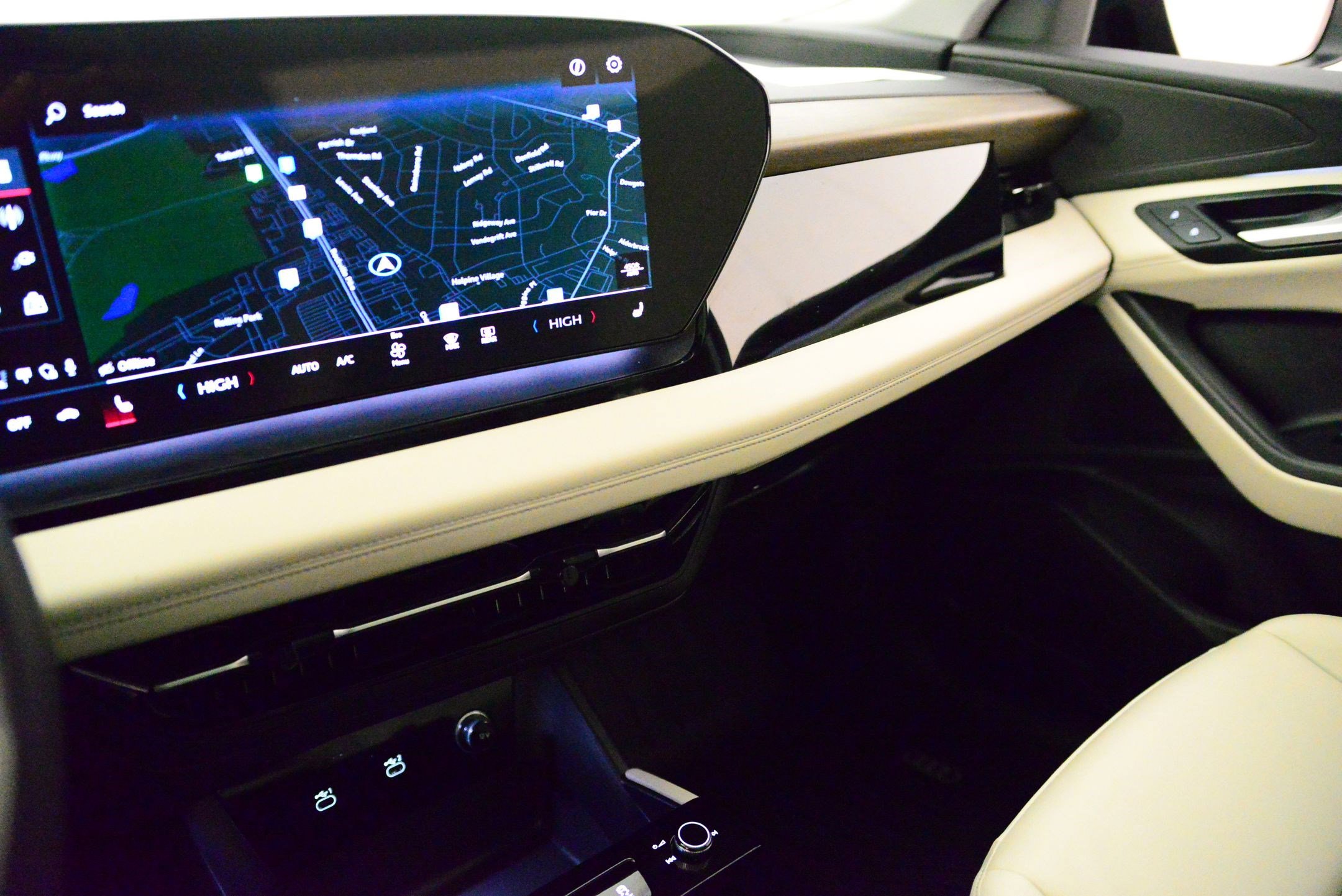 Certified 2025 Audi Q6 e-tron Premium w/ Convenience Package image 28