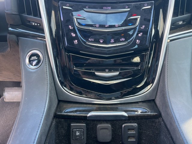 Used 2020 Cadillac Escalade Platinum image 29