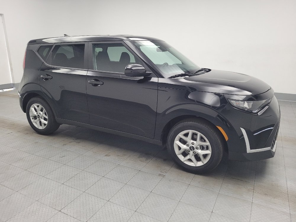 Used 2025 Kia Soul LX FWD image 11