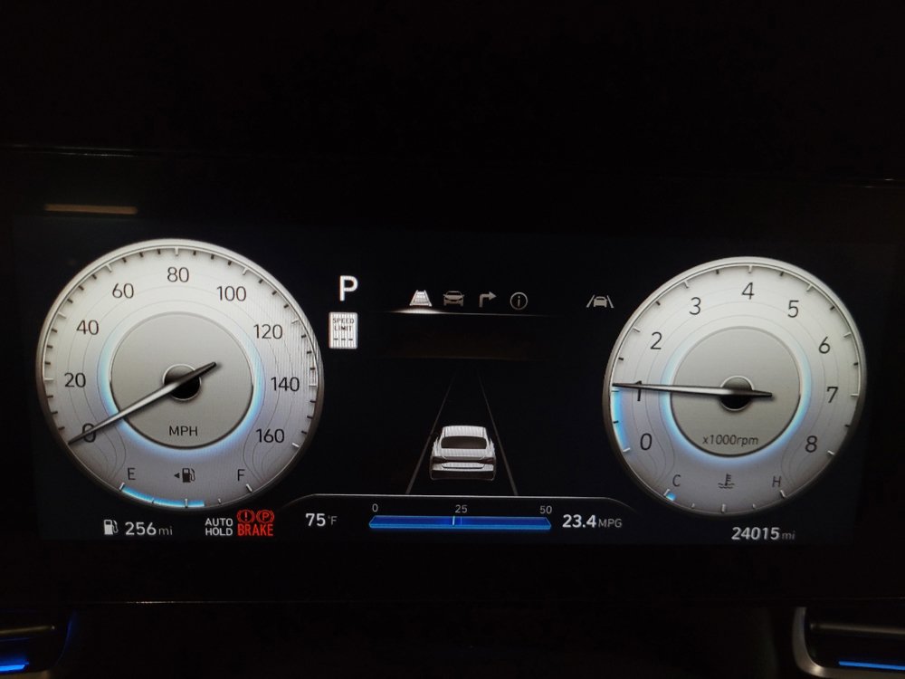Used 2025 Hyundai Elantra SEL FWD image 23