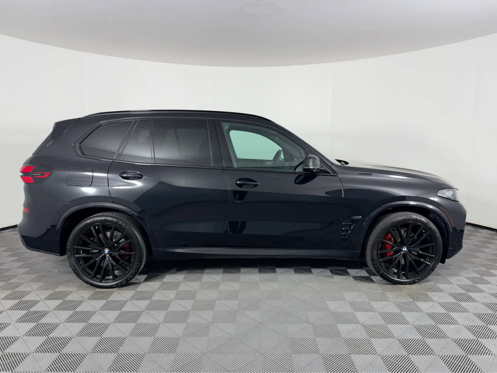 Used 2026 BMW X5 xDrive40i w/ M Sport Package image 2