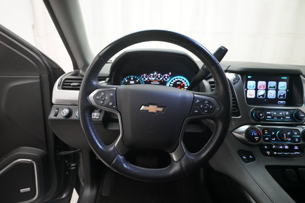 Used 2017 Chevrolet Suburban LT w/ Luxury Package AWD/4WD image 4