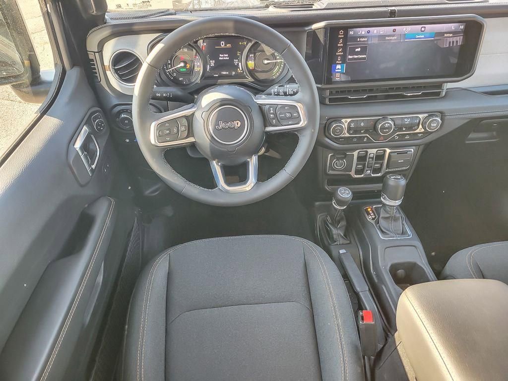 Used 2025 Jeep Wrangler Unlimited Sahara w/ Safety Group AWD/4WD image 12