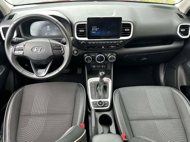 Used 2025 Hyundai Venue Limited FWD image 19