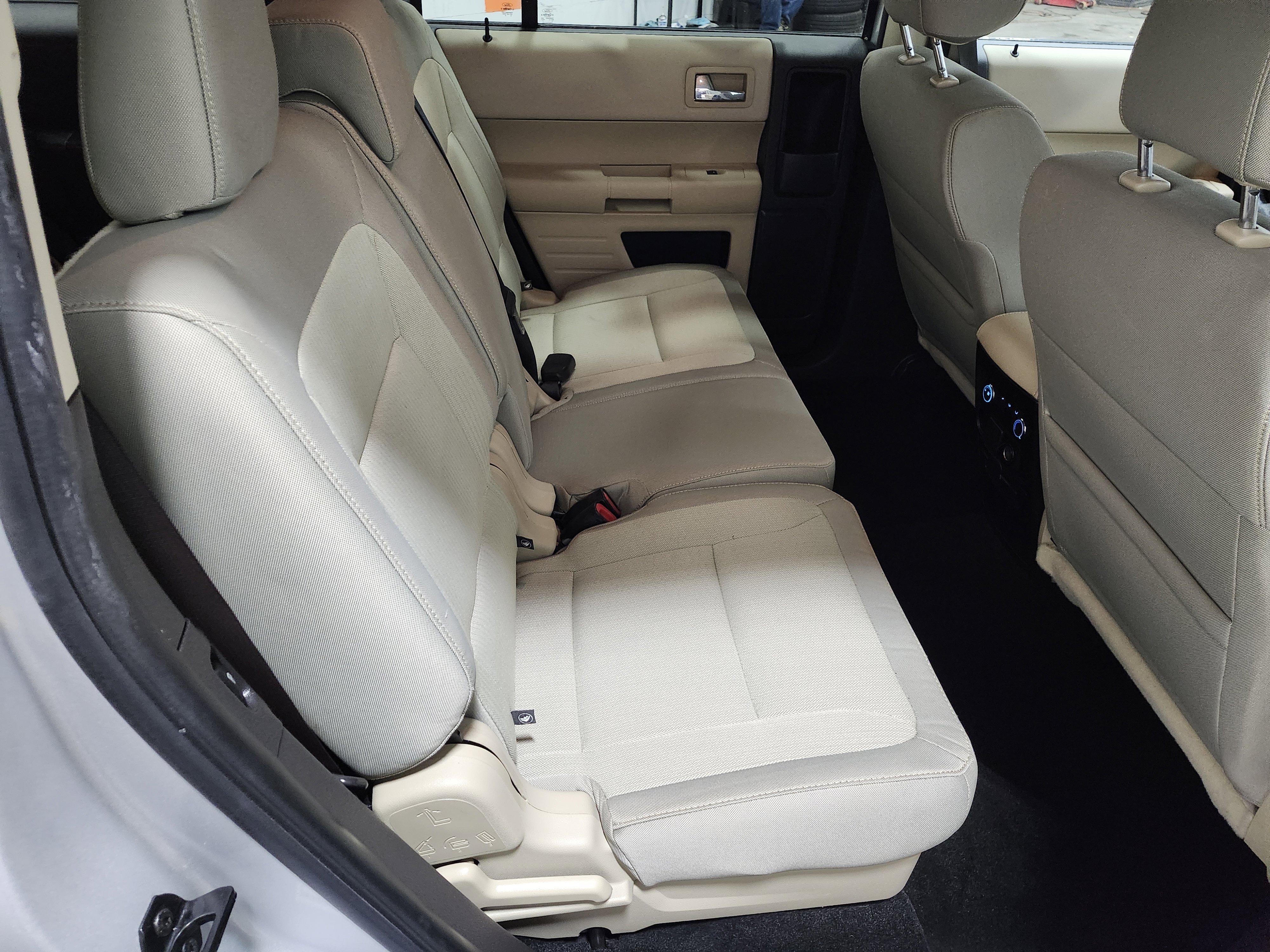 Used 2019 Ford Flex SE image 16