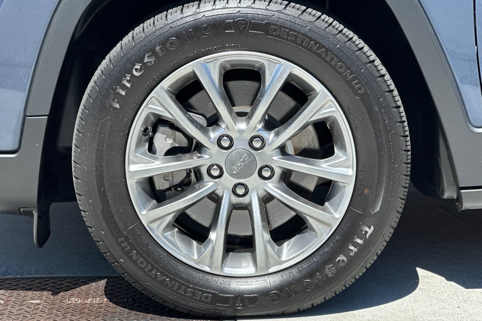 Used 2021 Jeep Cherokee Latitude Plus FWD image 26