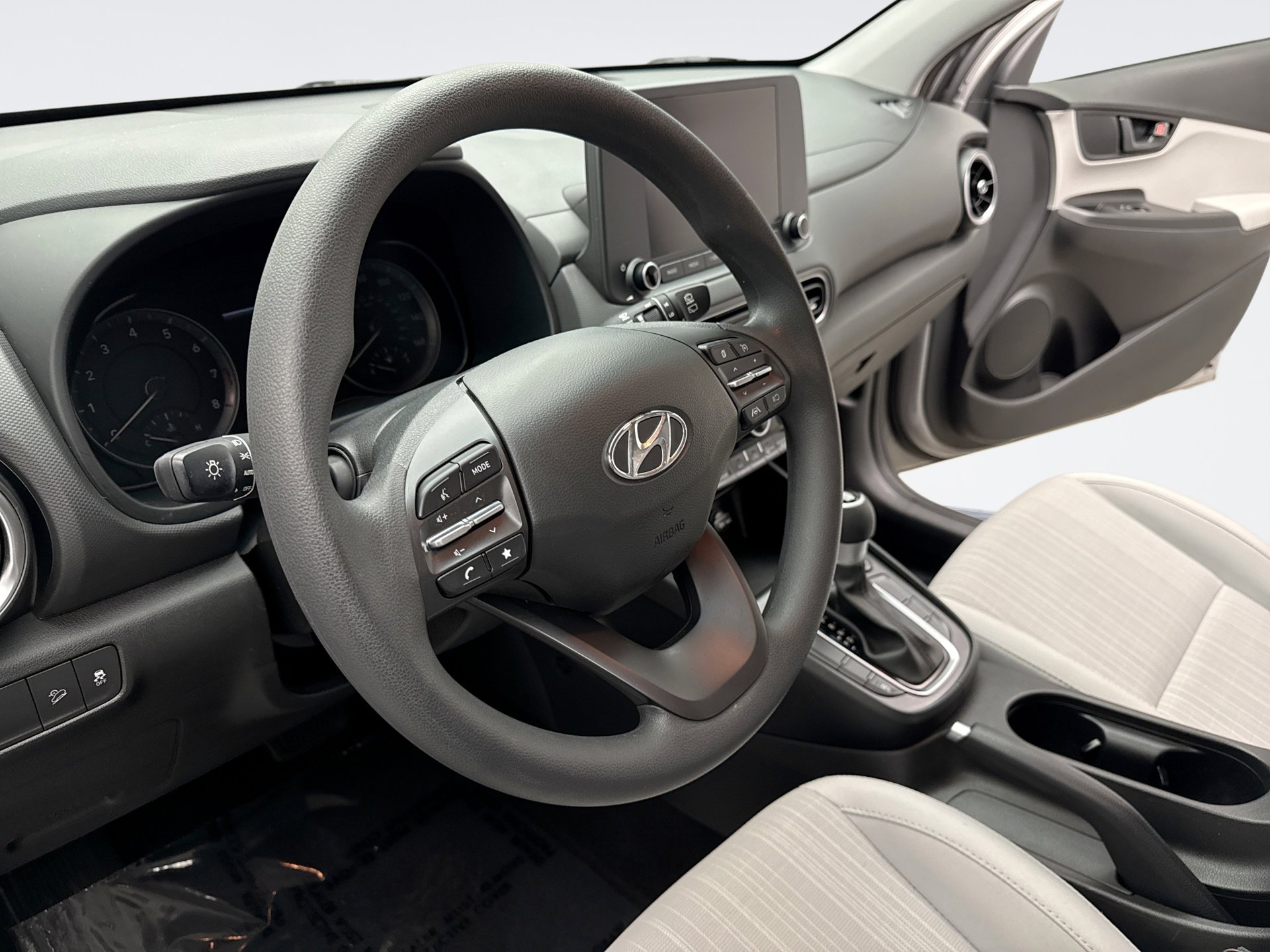Used 2023 Hyundai Kona SEL image 10