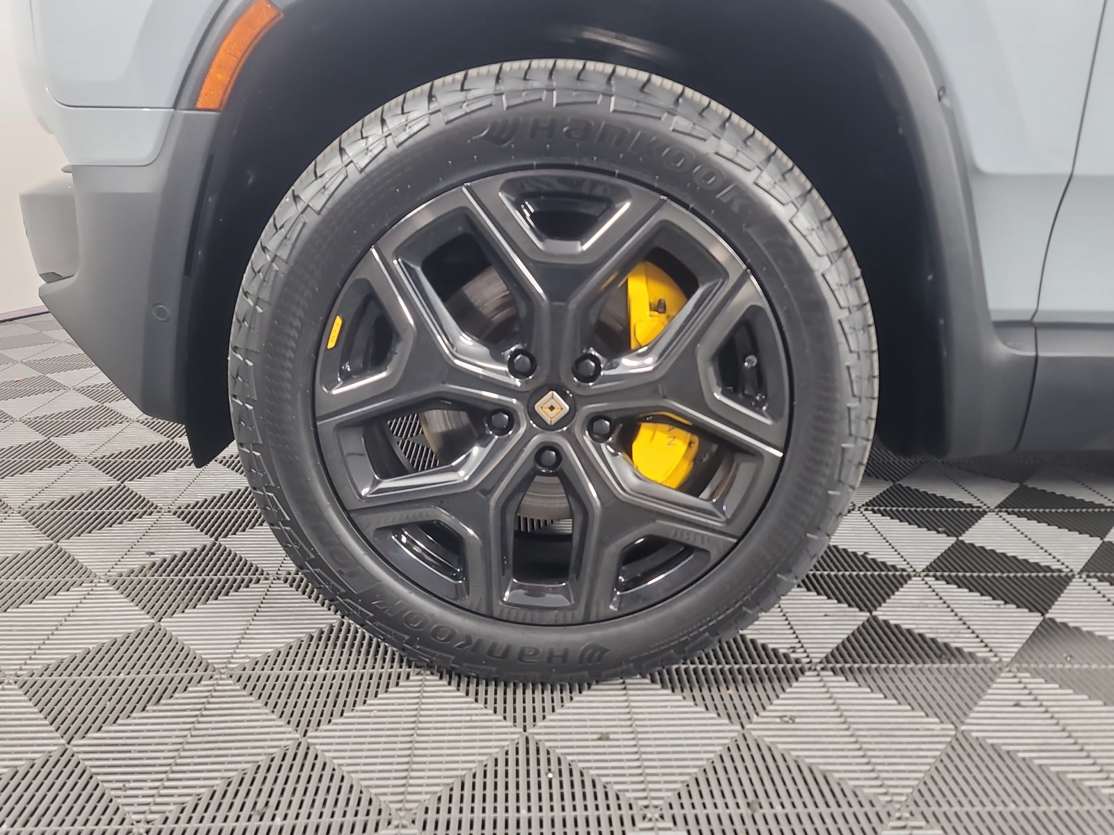 Used 2022 Rivian R1S Launch Edition Quad AWD/4WD image 9