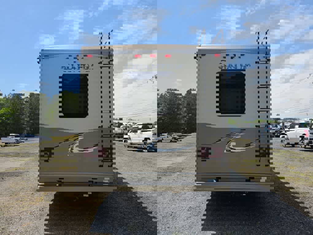 Used 2017 Ford E-450 and Econoline 450 Super Duty w/ Motorhome Prep Package RWD image 4