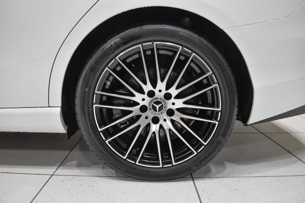 Used 2026 Mercedes-Benz C 300 4MATIC Sedan w/ Exclusive Trim Package image 11