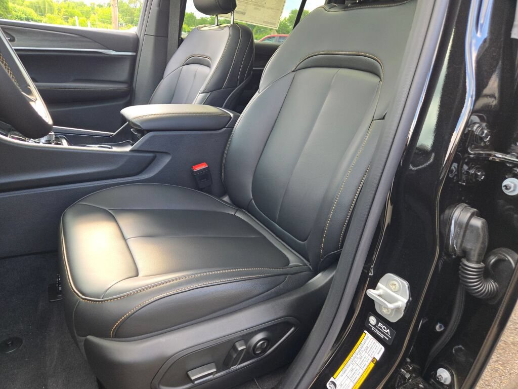 New 2026 Jeep Grand Cherokee L Limited AWD/4WD image 29