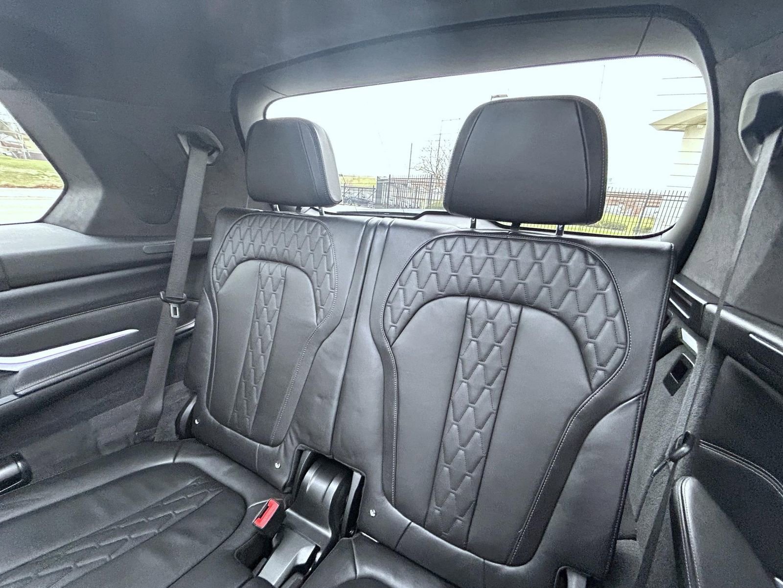 Used 2020 BMW X7 xDrive40i w/ M Sport Package image 22