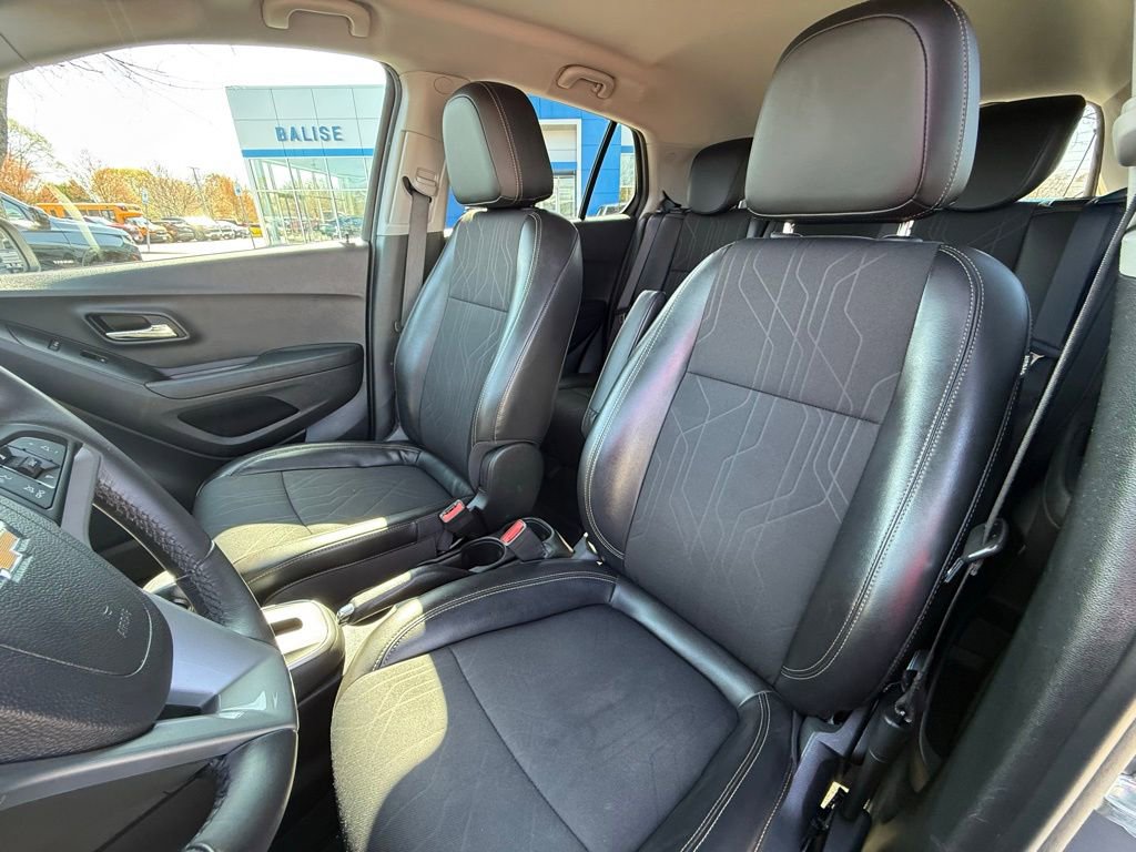 Used 2020 Chevrolet Trax LT w/ LT Convenience Package FWD image 23