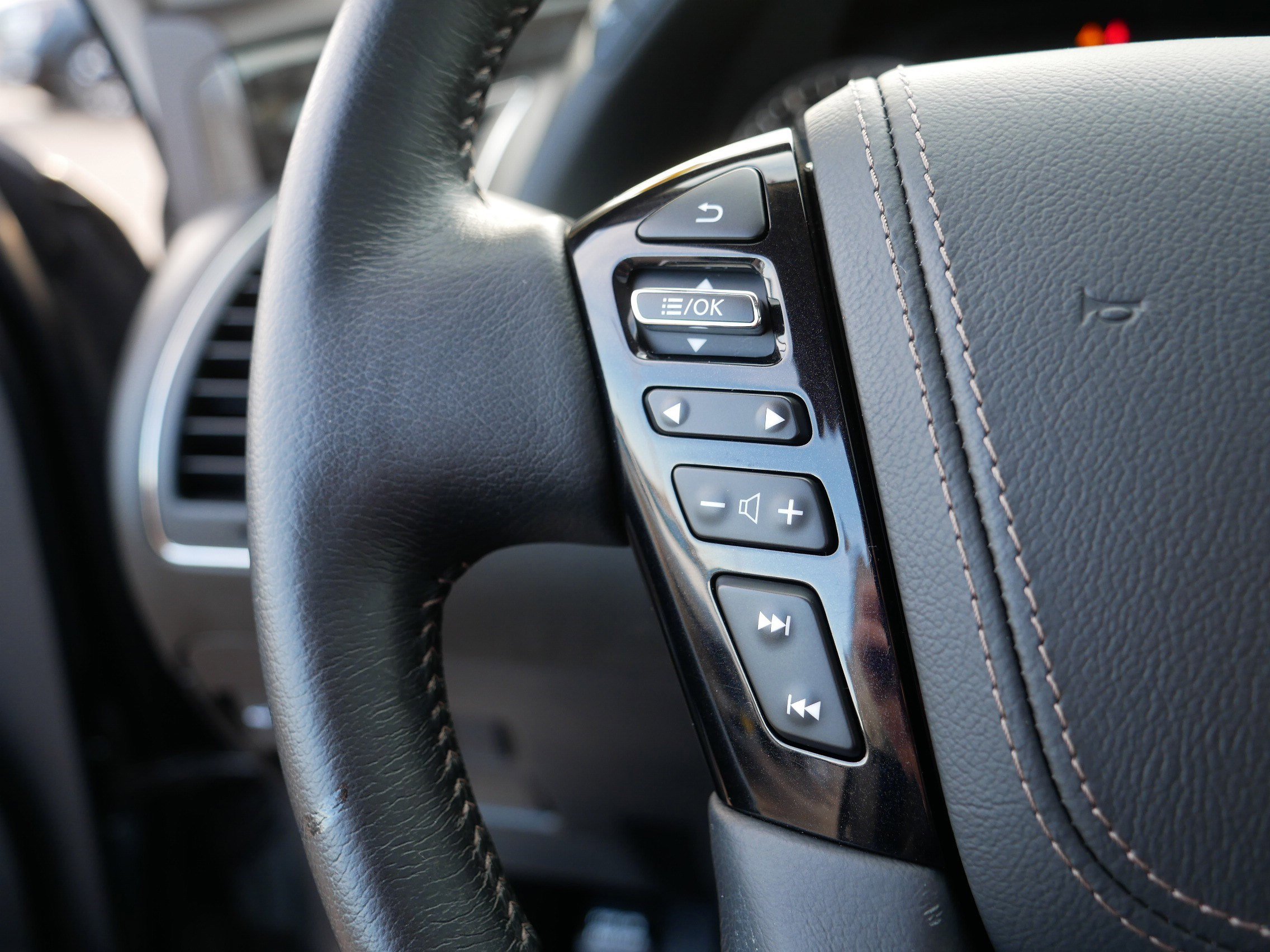 Certified 2023 Nissan Armada Platinum w/ Cargo Package image 28