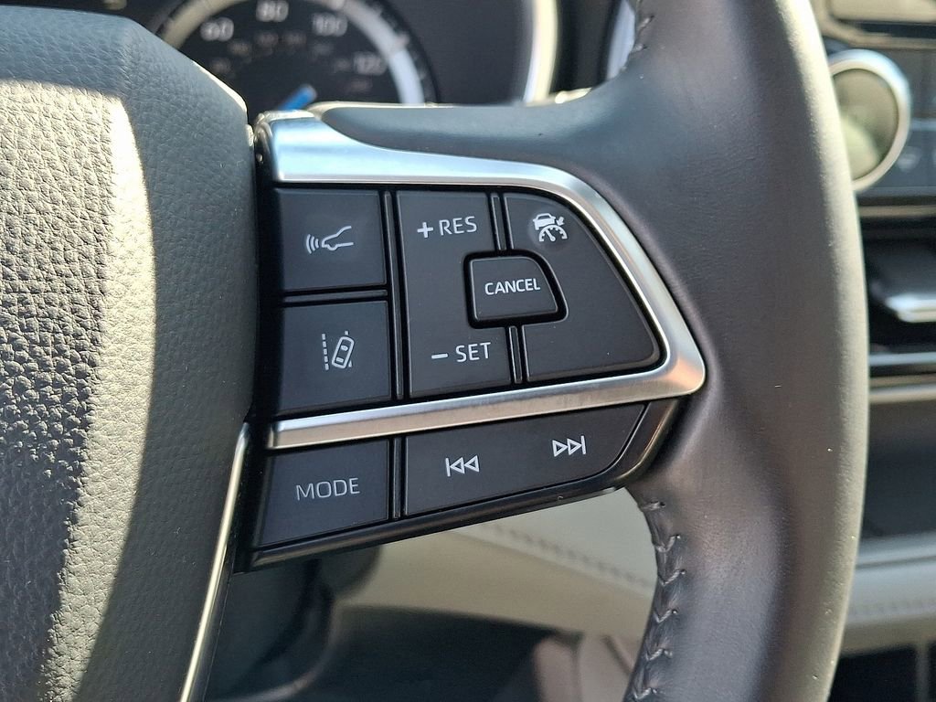 Used 2020 Toyota Highlander XLE image 23