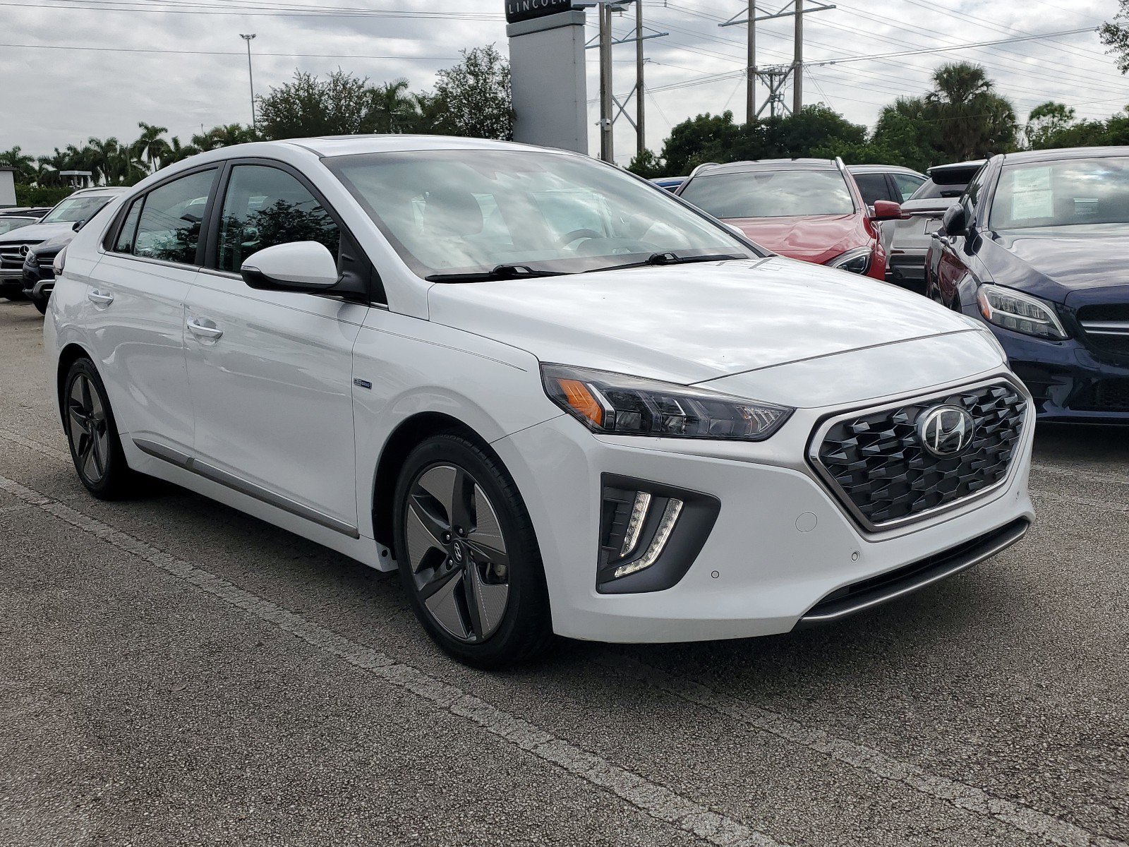 Used 2020 Hyundai Ioniq Limited image 33