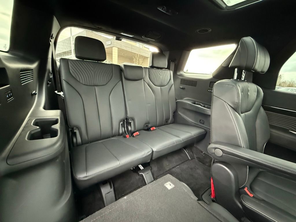 Used 2025 Hyundai Palisade Calligraphy image 19
