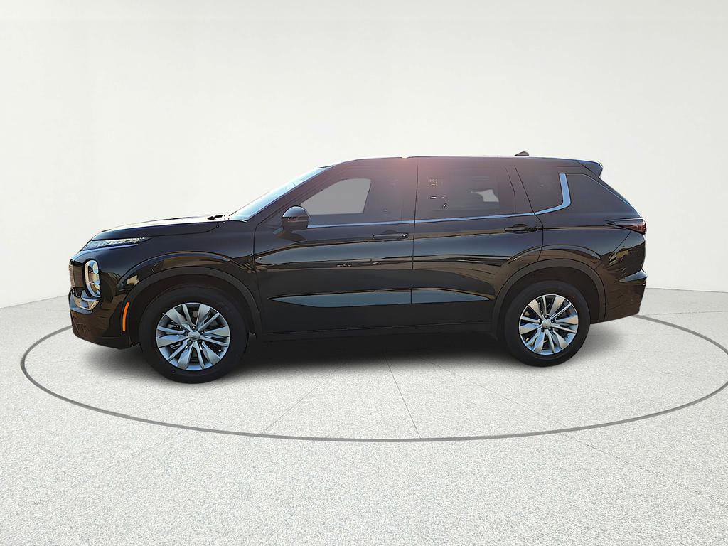 New 2026 Mitsubishi Outlander ES image 3