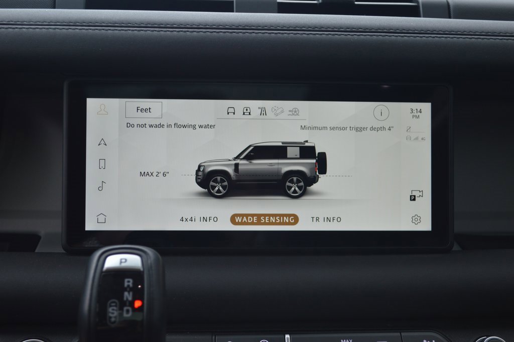 Used 2024 Land Rover Defender 90 X-Dynamic SE image 32