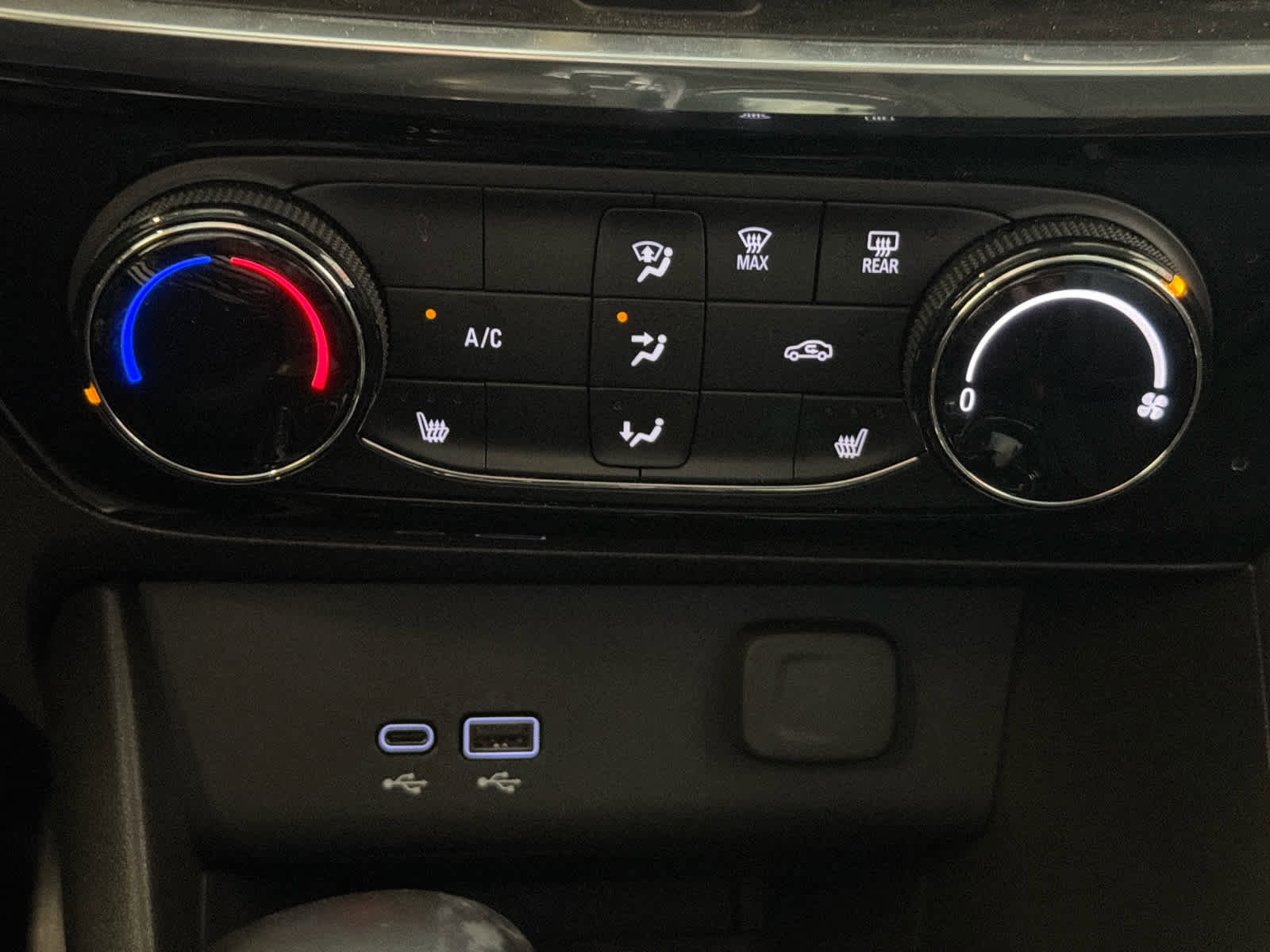 Used 2024 Buick Encore GX Sport Touring w/ Comfort Package image 43