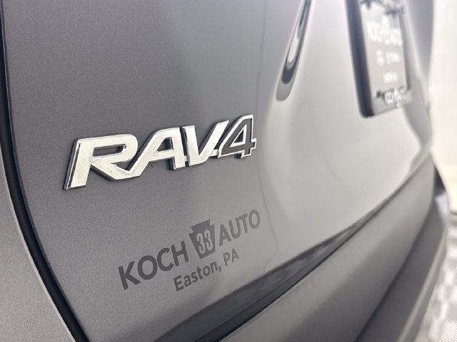 Used 2022 Toyota RAV4 Limited AWD/4WD image 18