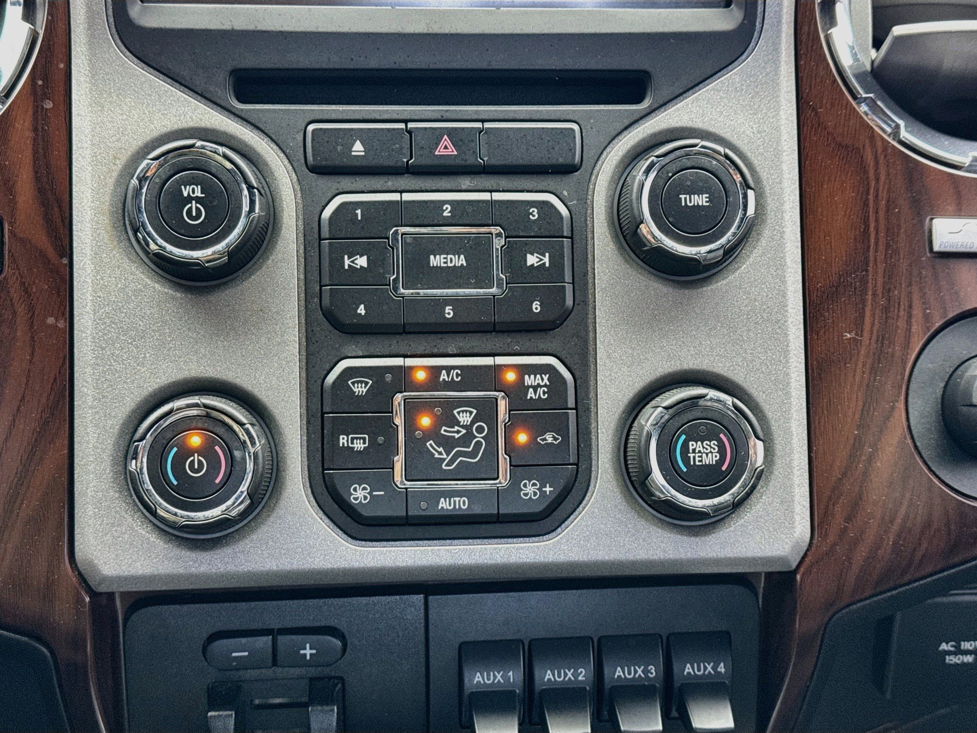 Used 2014 Ford F250 Lariat w/ Lariat Ultimate Package AWD/4WD image 12