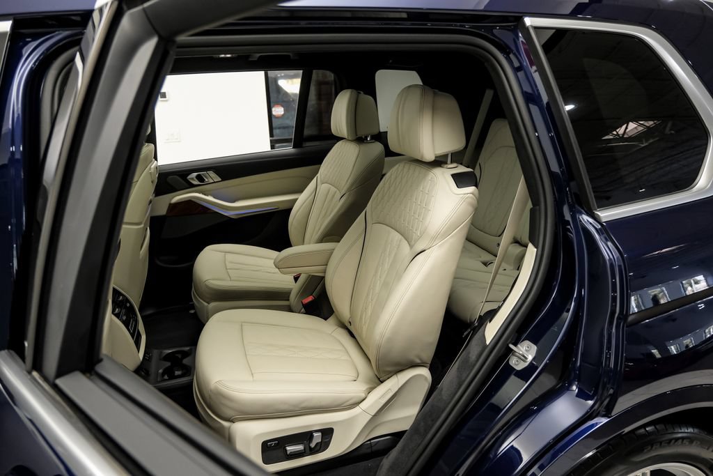 Used 2024 BMW ALPINA XB7 AWD/4WD image 37