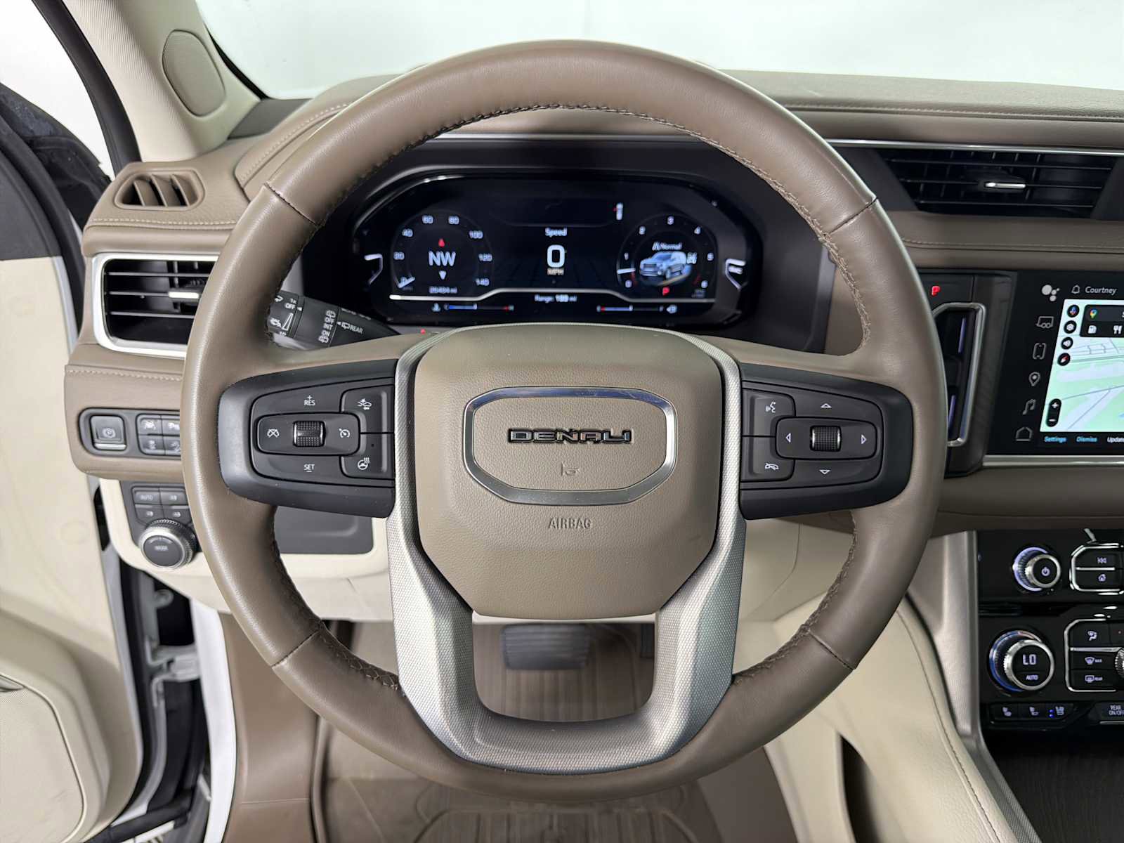 Used 2023 GMC Yukon XL Denali AWD/4WD image 26