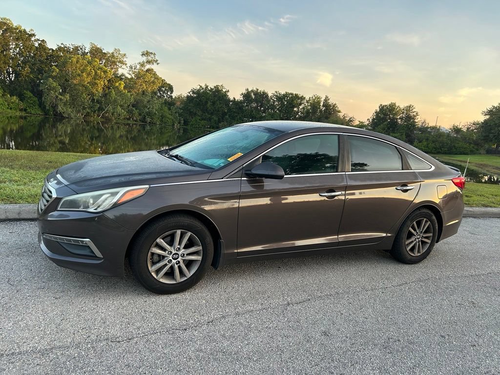 Used 2015 Hyundai Sonata SE FWD image 2