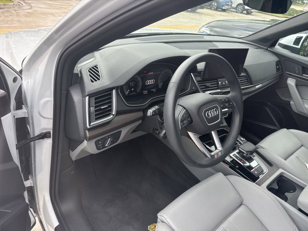 Used 2024 Audi Q5 e Premium Plus w/ Premium Plus Package AWD/4WD image 6
