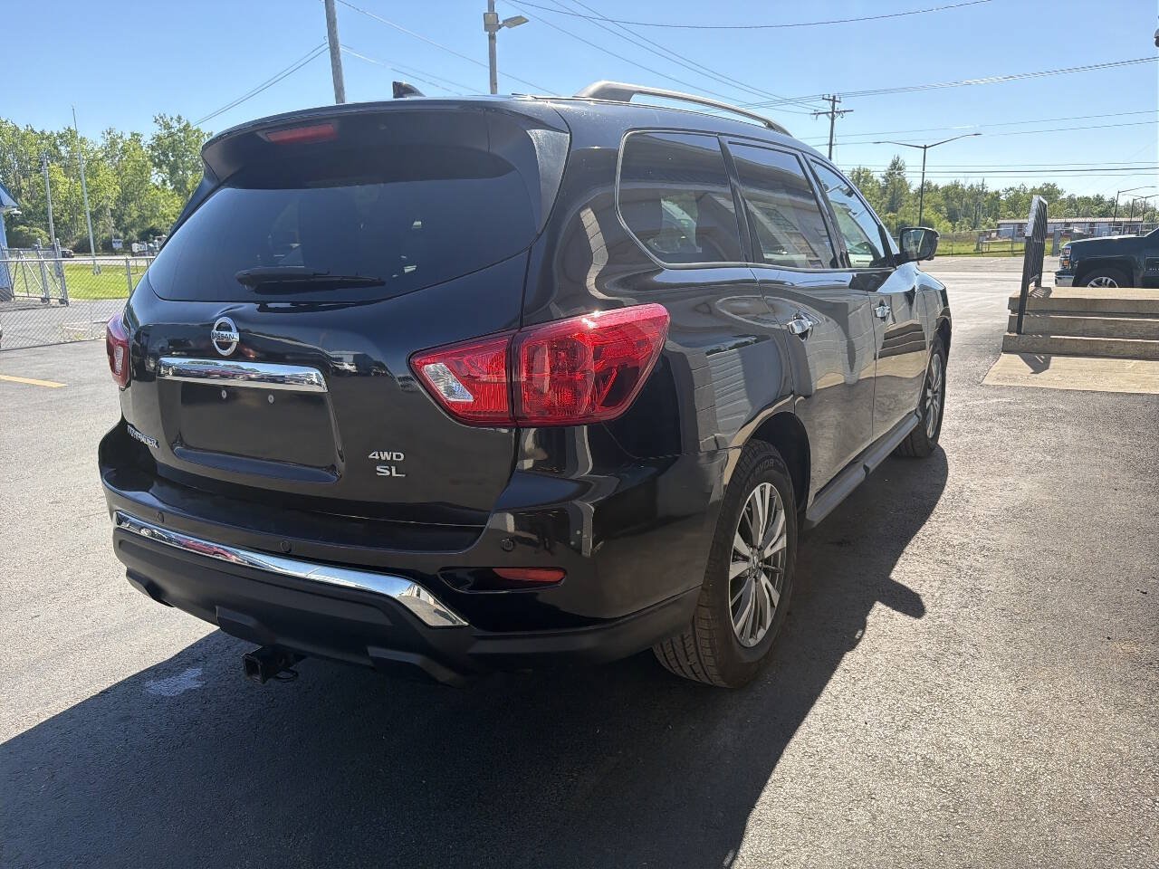 Used 2019 Nissan Pathfinder SL AWD/4WD image 6
