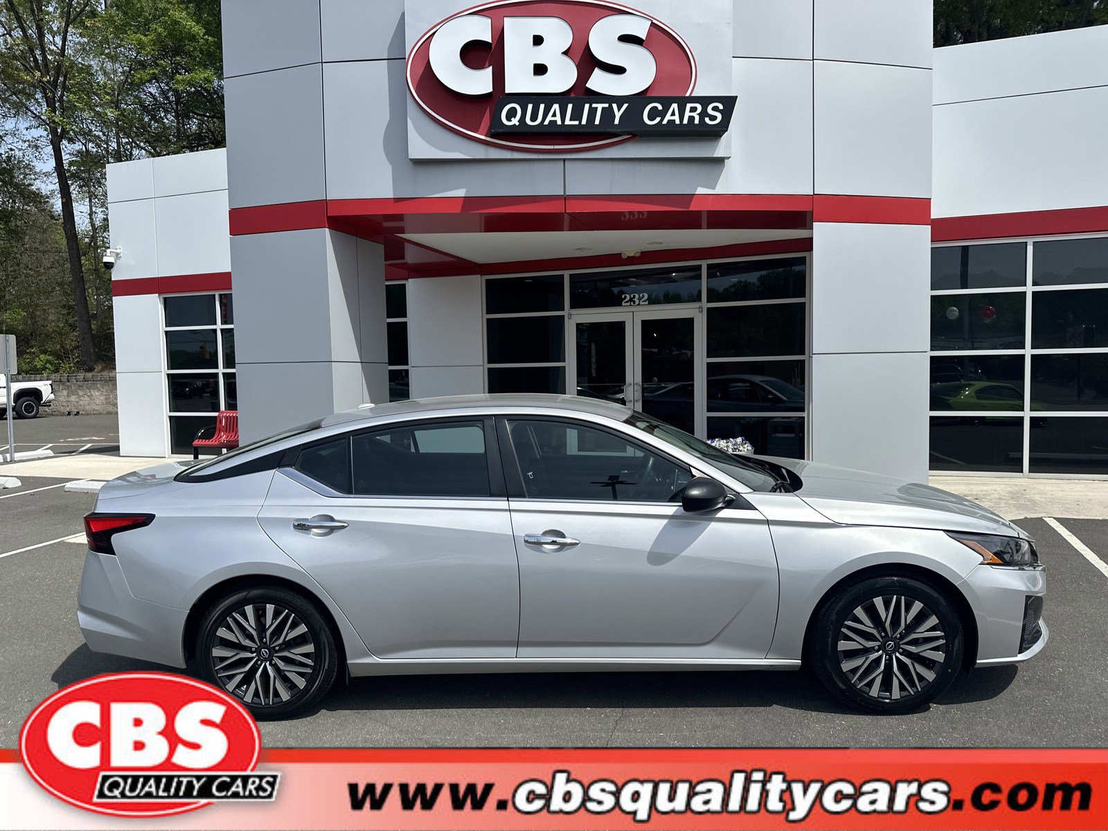 Used 2024 Nissan Altima 2.5 SV FWD image 1